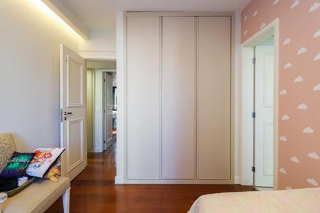 Apartamento à venda com 240m², 4 quartos e 4 vagasSuíte 2