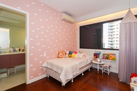 Apartamento à venda com 240m², 4 quartos e 4 vagasSuíte 2