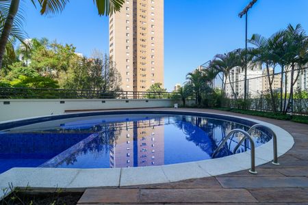 Apartamento à venda com 240m², 4 quartos e 4 vagasÁrea comum - Piscina