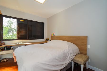 Apartamento à venda com 240m², 4 quartos e 4 vagasSuíte 3