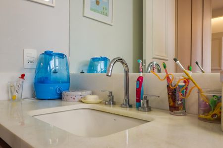 Apartamento à venda com 240m², 4 quartos e 4 vagasBanheiro da Suíte 2