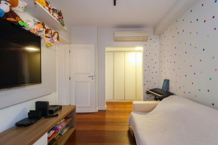 Apartamento à venda com 240m², 4 quartos e 4 vagasSala de TV