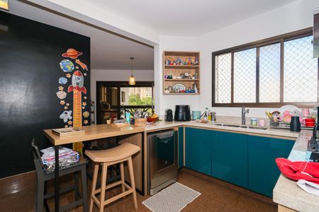 Apartamento à venda com 240m², 4 quartos e 4 vagasCozinha