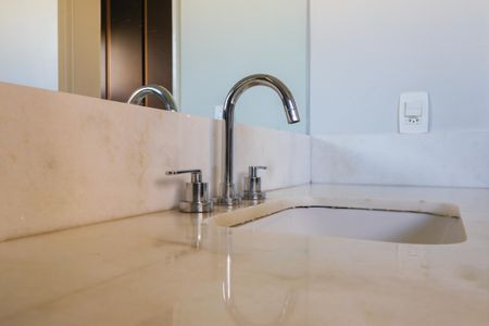 Apartamento à venda com 240m², 4 quartos e 4 vagasBanheiro da Suíte 1