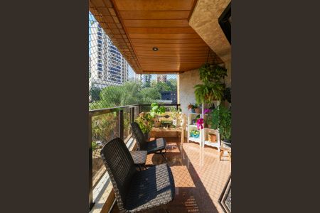 Apartamento à venda com 240m², 4 quartos e 4 vagasVaranda da Sala