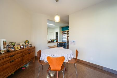 Apartamento à venda com 240m², 4 quartos e 4 vagasCopa