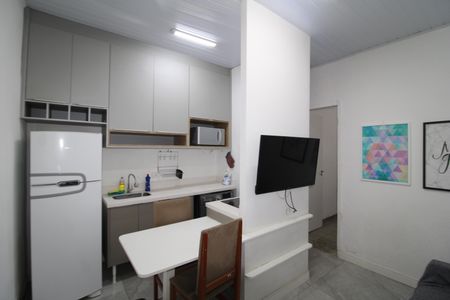 Sala/Cozinha de kitnet/studio para alugar com 1 quarto, 27m² em Carandiru, São Paulo