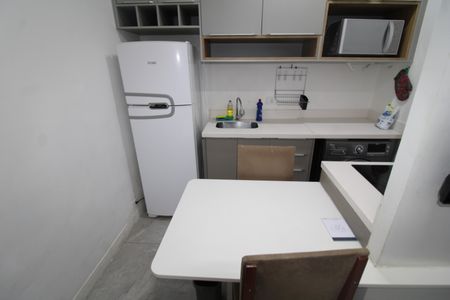 Sala/Cozinha de kitnet/studio para alugar com 1 quarto, 27m² em Carandiru, São Paulo