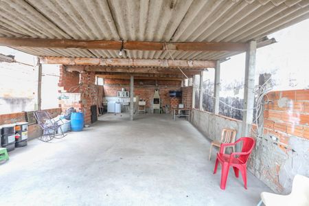 Casa à venda com 124m², 4 quartos e sem vagaÁrea de serviço / churrasqueira 