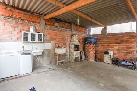 Casa à venda com 124m², 4 quartos e sem vagaÁrea de serviço / churrasqueira 