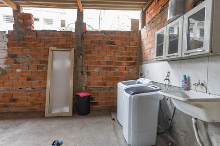 Casa à venda com 124m², 4 quartos e sem vagaÁrea de serviço / churrasqueira 