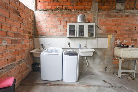 Casa à venda com 124m², 4 quartos e sem vagaÁrea de serviço / churrasqueira 