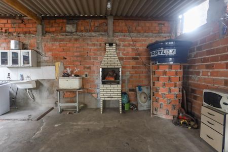 Casa à venda com 124m², 4 quartos e sem vagaÁrea de serviço / churrasqueira 