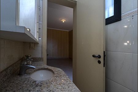 Casa à venda com 250m², 3 quartos e 4 vagasBanheiro da Suíte 1