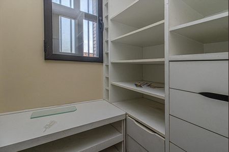 Casa à venda com 250m², 3 quartos e 4 vagasCloset da suíte 3