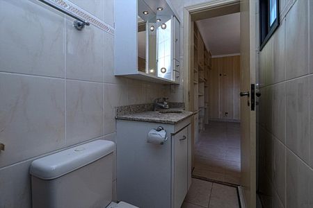 Casa à venda com 250m², 3 quartos e 4 vagasBanheiro da Suíte 1