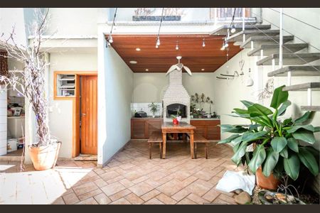 Casa de Condomínio à venda com 4 quartos, 215m² em Campo Belo, São Paulo