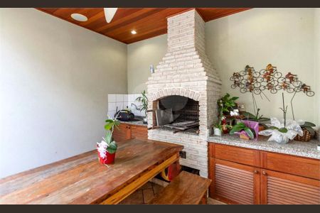 Casa de Condomínio à venda com 4 quartos, 215m² em Campo Belo, São Paulo