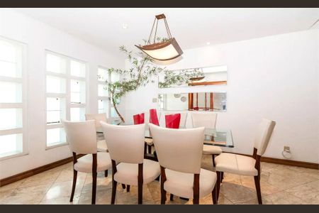 Casa de Condomínio à venda com 4 quartos, 215m² em Campo Belo, São Paulo