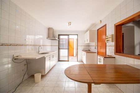 Casa à venda com 3 quartos, 214m² em Santo Amaro, São Paulo