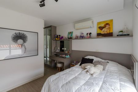 Casa à venda com 333m², 4 quartos e 4 vagasSuíte 1