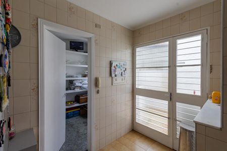 Casa à venda com 333m², 4 quartos e 4 vagasDespensa