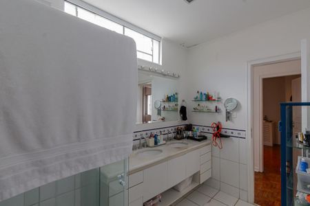 Casa à venda com 333m², 4 quartos e 4 vagasBanheiro Social