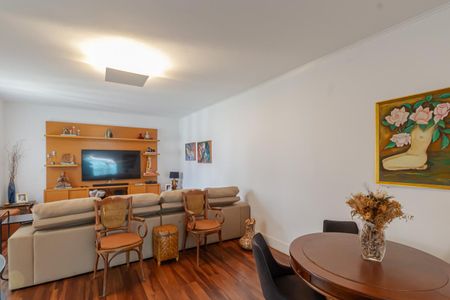 Casa à venda com 333m², 4 quartos e 4 vagasSala de TV