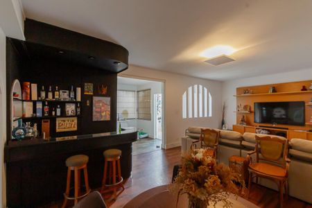 Casa à venda com 333m², 4 quartos e 4 vagasSala de TV