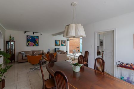 Casa à venda com 333m², 4 quartos e 4 vagasSala