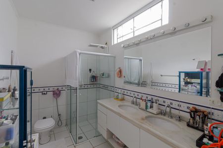 Casa à venda com 333m², 4 quartos e 4 vagasBanheiro Social
