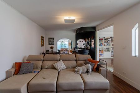 Casa à venda com 333m², 4 quartos e 4 vagasSala de TV