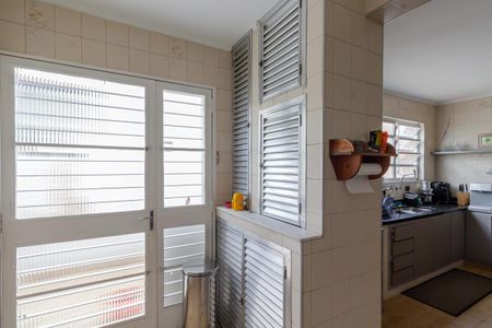 Casa à venda com 333m², 4 quartos e 4 vagasDespensa