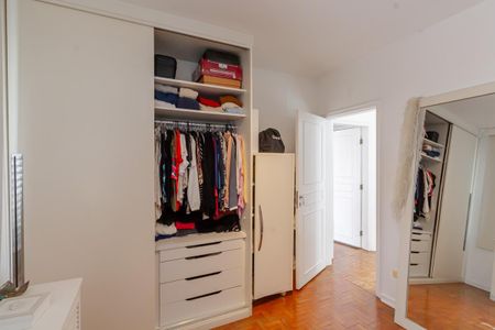Casa à venda com 333m², 4 quartos e 4 vagasCloset