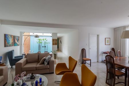 Casa à venda com 333m², 4 quartos e 4 vagasSala