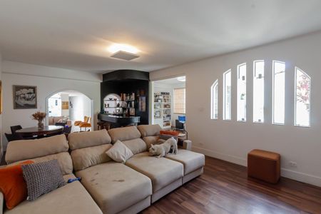 Casa à venda com 333m², 4 quartos e 4 vagasSala de TV