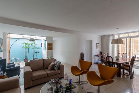 Casa à venda com 333m², 4 quartos e 4 vagasSala