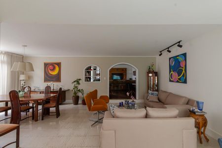 Casa à venda com 333m², 4 quartos e 4 vagasSala