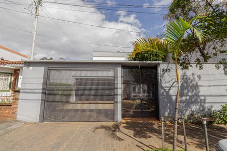 Casa à venda com 333m², 4 quartos e 4 vagasFachada