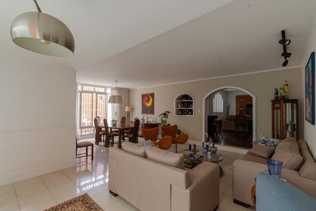 Casa à venda com 333m², 4 quartos e 4 vagasSala