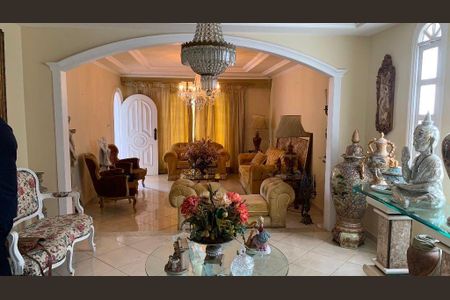 Casa à venda com 5 quartos, 200m² em Pendotiba, Niterói