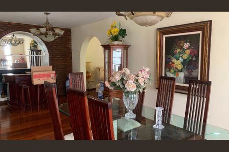 Casa à venda com 5 quartos, 200m² em Pendotiba, Niterói