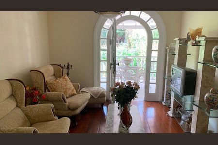 Casa à venda com 5 quartos, 200m² em Pendotiba, Niterói