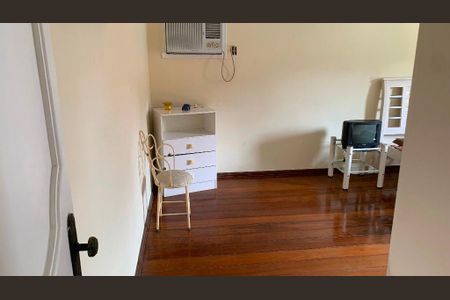 Casa à venda com 5 quartos, 200m² em Pendotiba, Niterói