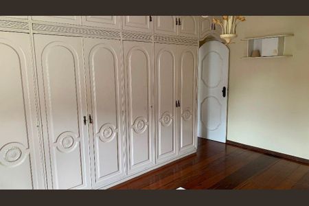 Casa à venda com 5 quartos, 200m² em Pendotiba, Niterói