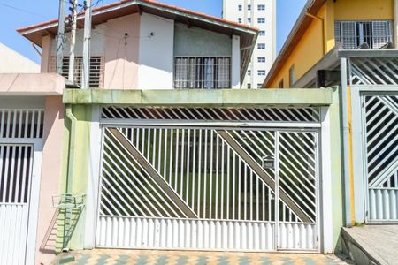 Casa à venda com 142m², 3 quartos e 2 vagas Casa à venda com 142m², 3 quartos e 2 vagasFachada