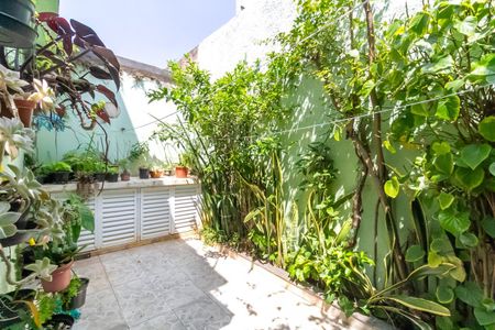 Casa à venda com 142m², 3 quartos e 2 vagas Casa à venda com 142m², 3 quartos e 2 vagasQuintal