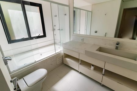 Apartamento para alugar com 151m², 2 quartos e 2 vagasBanheiro da Suíte