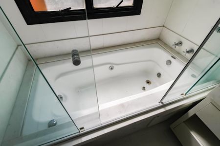 Apartamento para alugar com 151m², 2 quartos e 2 vagasBanheiro da Suíte - banheira