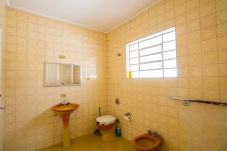 Casa para alugar com 160m², 2 quartos e 2 vagasBanheiro Social 1